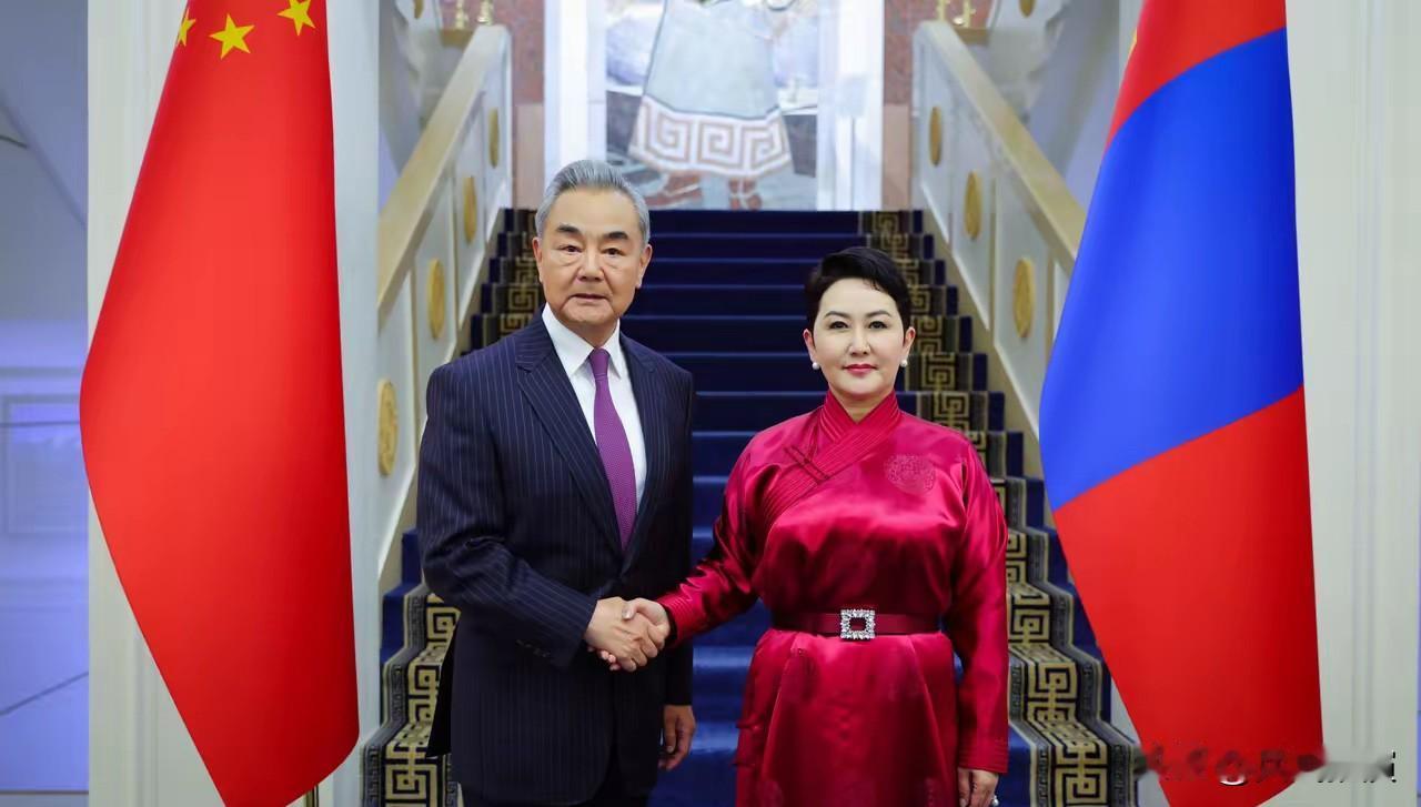 中国和蒙古国谈妥了。

6月13日这天，蒙古国总统呼日勒苏赫在首都乌兰巴托亲自会