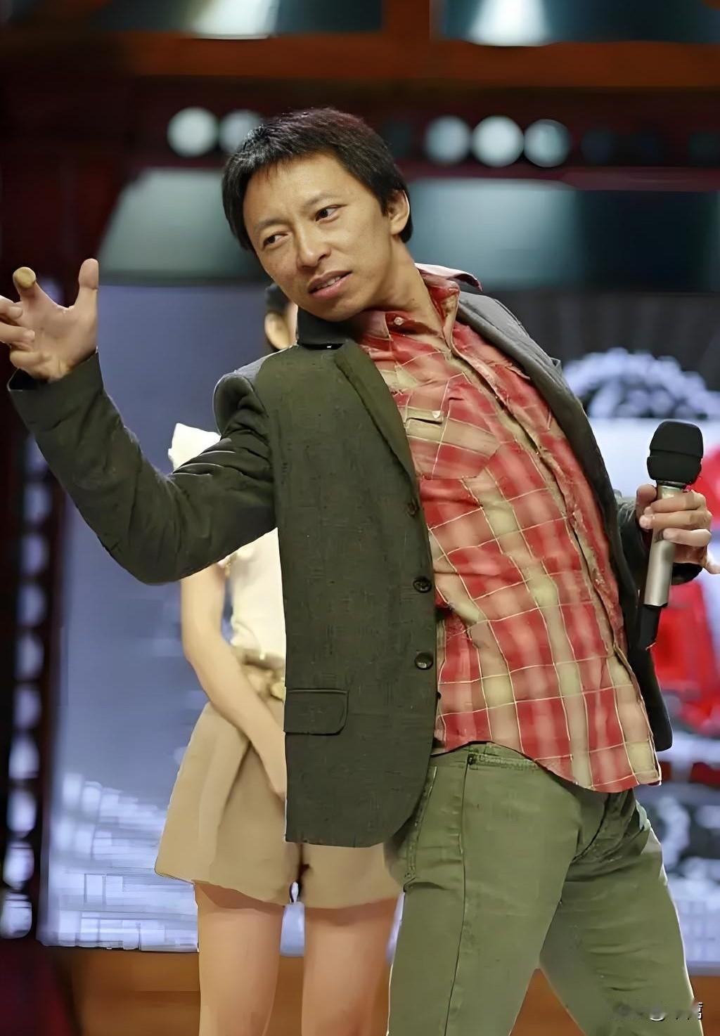 张朝阳最后悔的一件事
应该就是把大鹏辞退了吧
大鹏导演的《屌丝男士》为搜狐赚足了