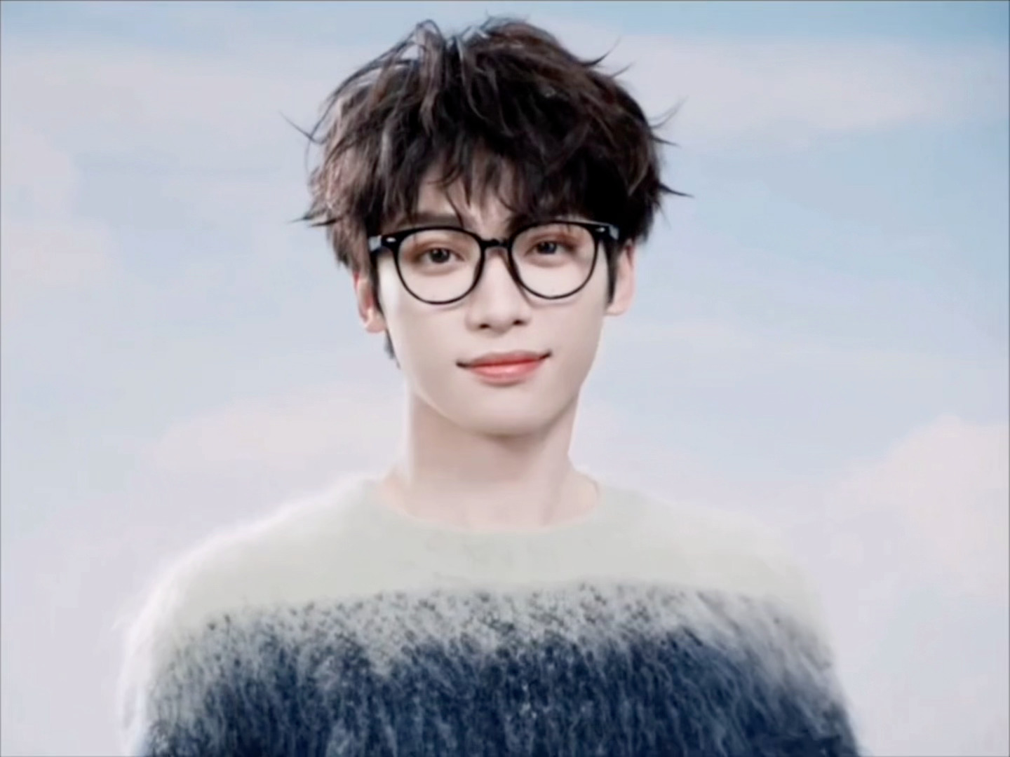 梓渝卷发怼脸 小卷毛梓渝怼脸暴击 好美萌一张脸