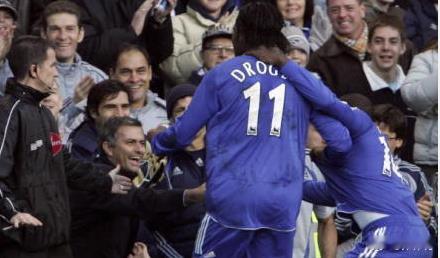 【穆帅亲承德罗巴即将回归】7月25日，魔兽夺得欧冠后功成身退，如今他合同到期，有