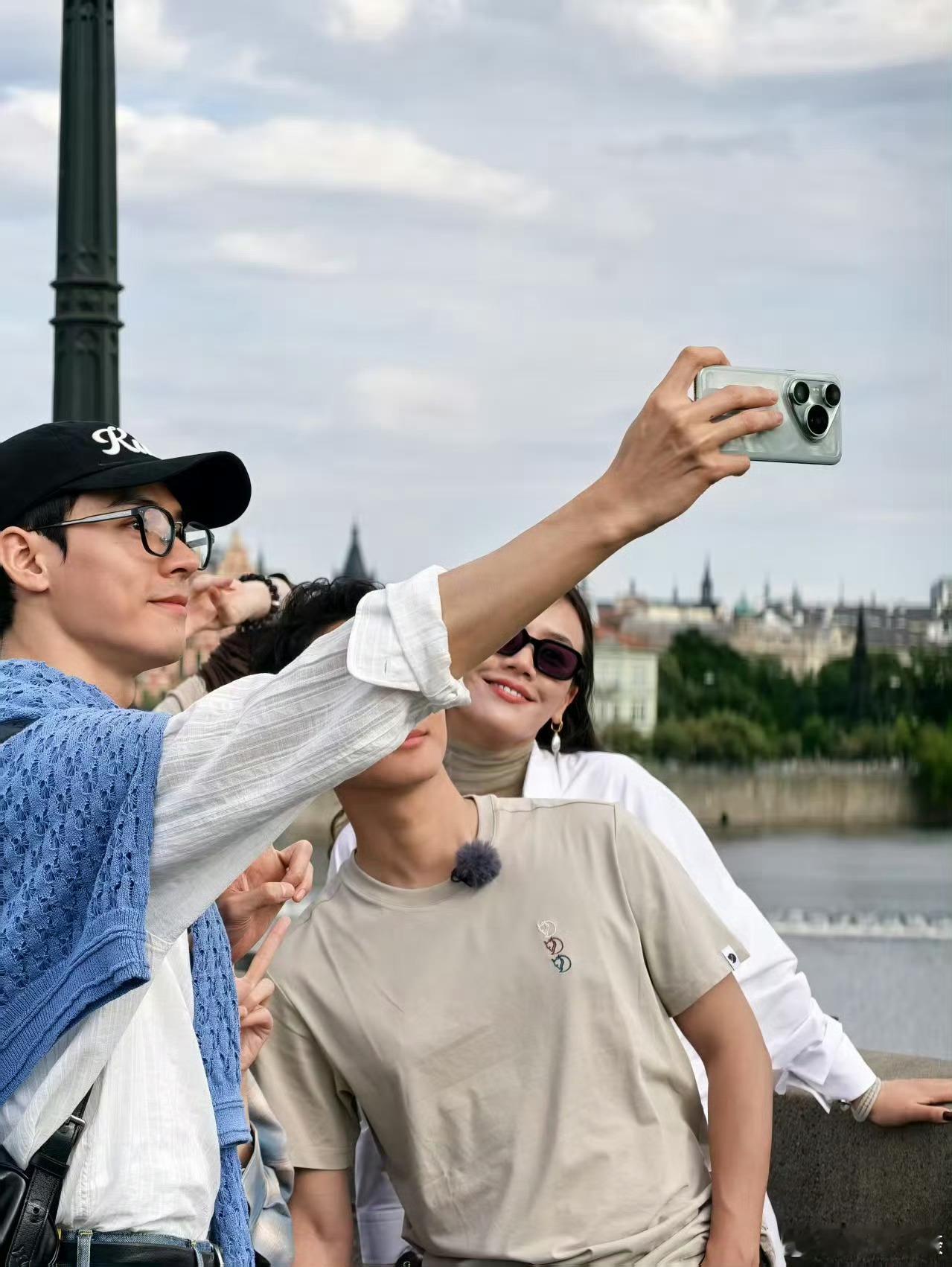 龚俊 花儿与少年 花少7路透来了，你们猜龚俊拿的是什么手机？不得不说华为Pura