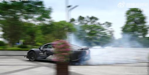 广汽昊铂《广州飘移》上线，给漂移文化增添了一抹绚丽的色彩！它用新颖的形式展现速度