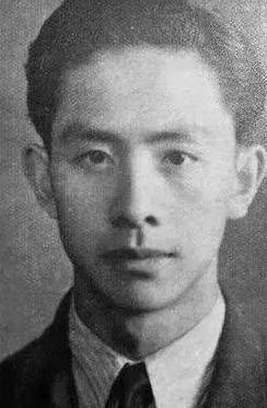 1948年，一位共产党员被捕，为了保命，他主动交代了一份12人的名单。特务们大喜