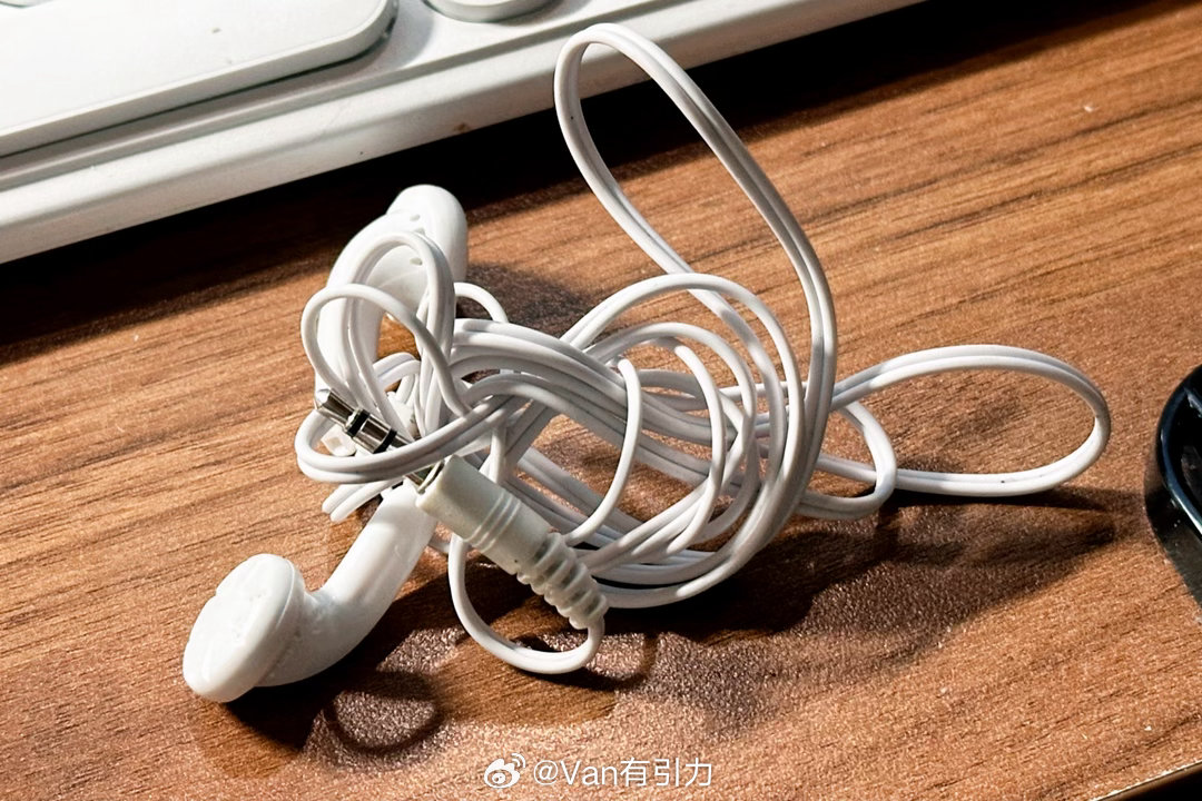 有线耳机爆火原因那些原因我才不在乎，对于剪视频和打游戏来说，有线耳机最大的好处是