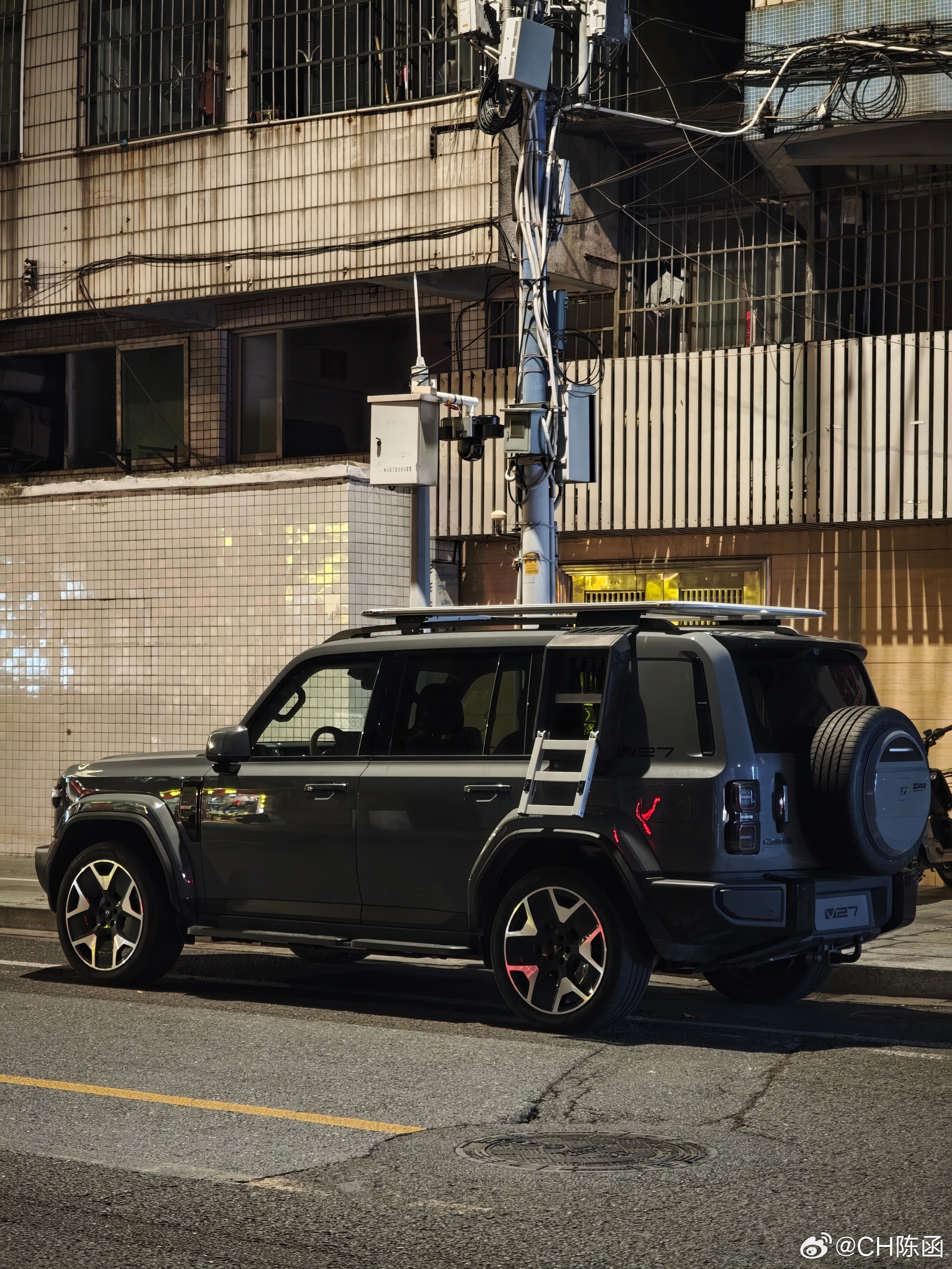 好看是挺好看的（夜间准停路段） 