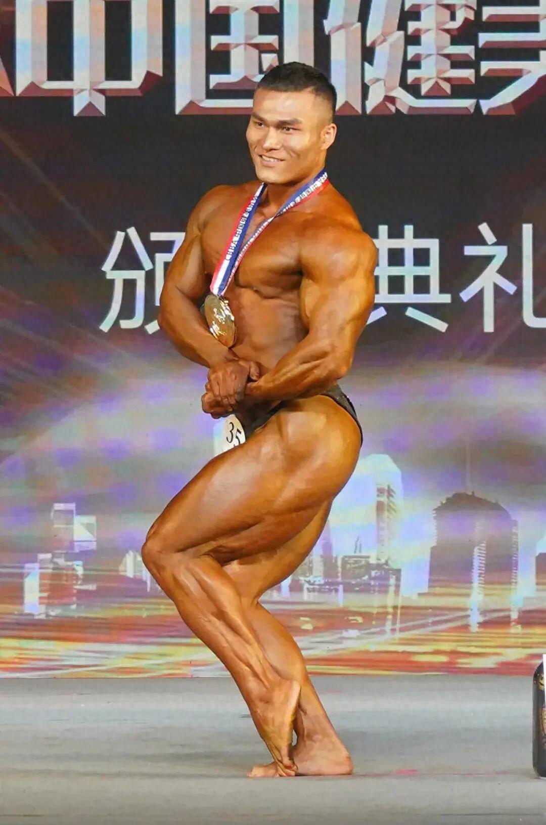 30岁健美八连冠猝死！甲流+硬核训练，多少人把自律活成自虐？

12月16日，健