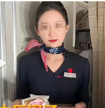 欧某就是让这个女孩给他下跪的，这个女孩承受了多大委屈。她就是想好好工作，在飞机上