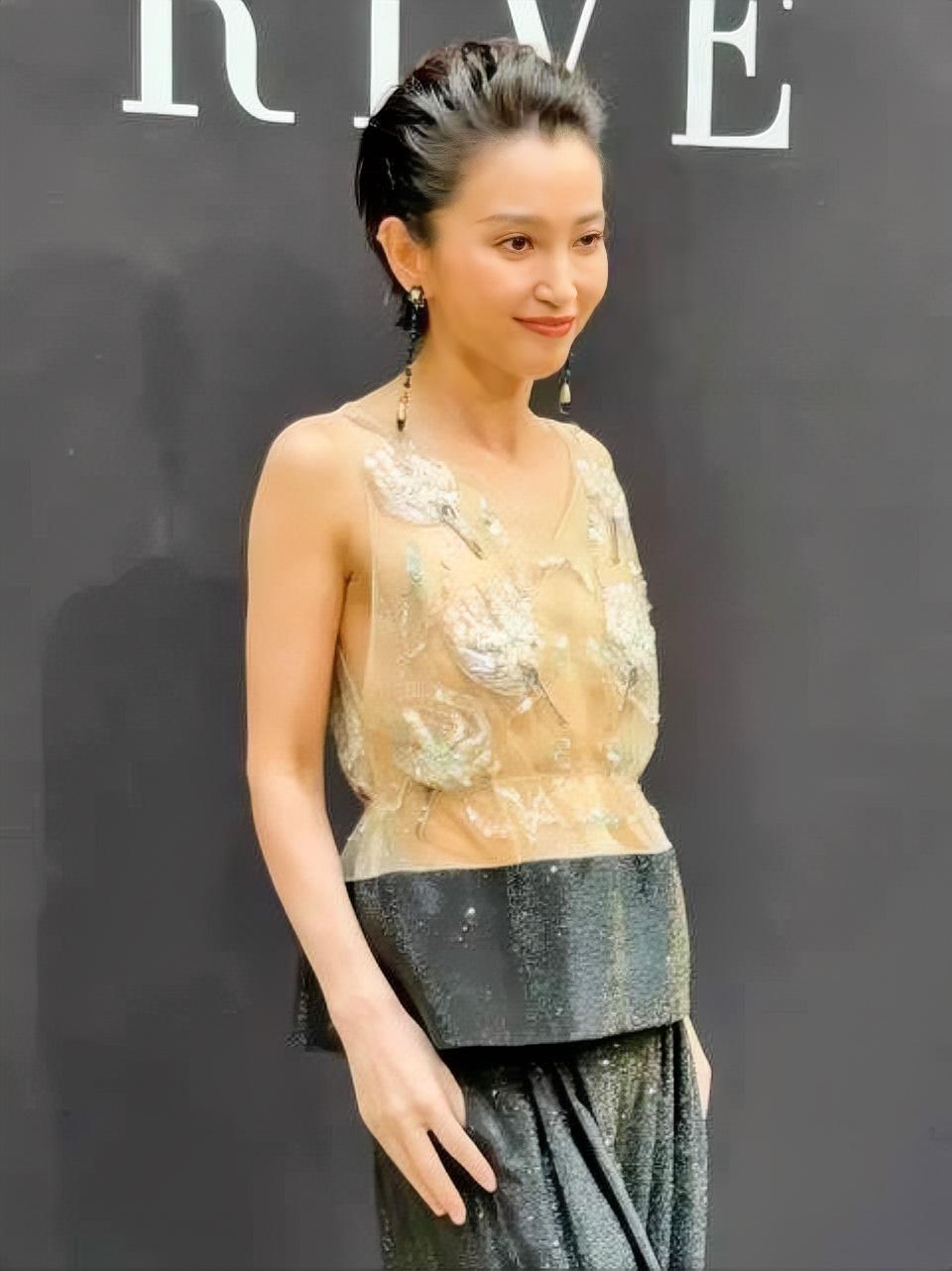 天呐，差点没认出来，美人迟暮，我们的女神也老了。