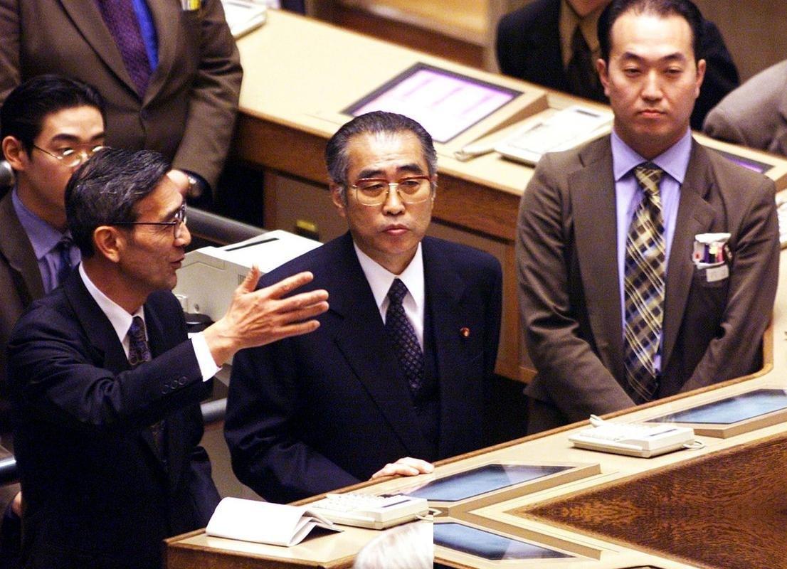 见过给别人家祖宗疯狂表忠心的吗？今天，那个把老祖宗脸面丢尽的日本参议员石平，又跳