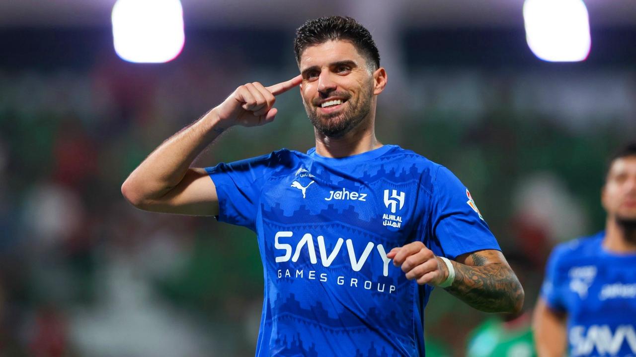 该媒体透露，鲁本·内维斯希望在一月份重返英超联赛，曼联和纽卡斯尔联保持关注。
本