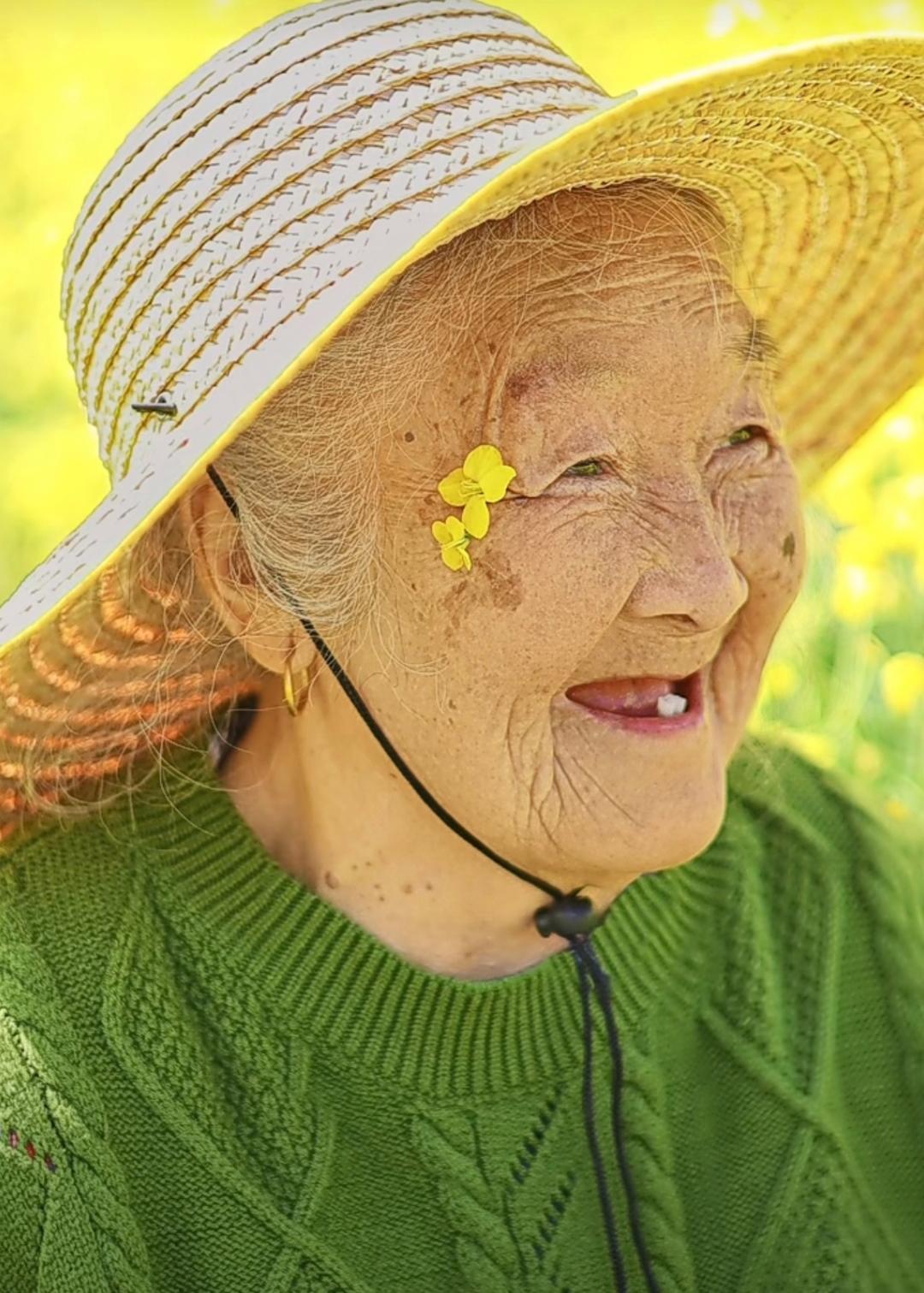 妈妈的妈妈你们的地方叫什么妈妈的妈妈叫姥姥，我的姥姥是的善良慈祥的老人，小时候家