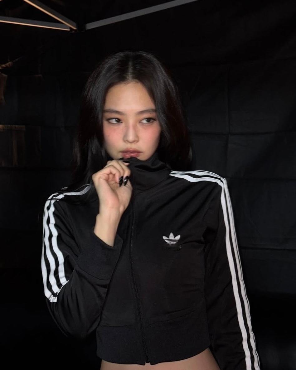 Jennie删掉和朴彩英的合照【jennie】最适合阿迪的女人出现了 ​​​