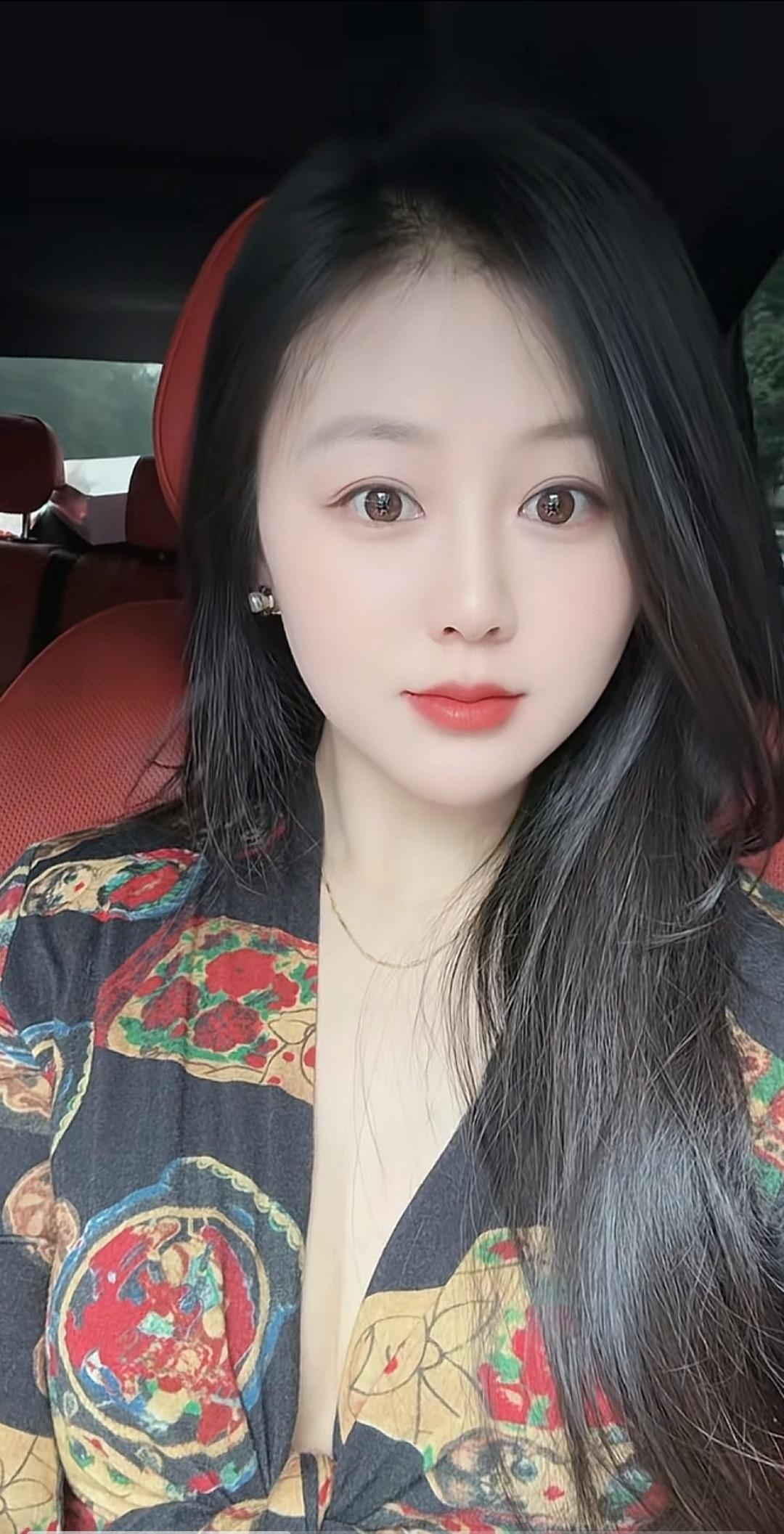 生活本不苦，苦的是欲望过盛。
人心本无累，累的是牵挂太多。。