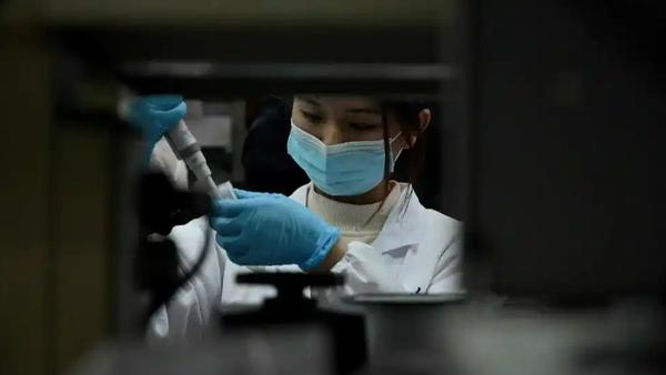 妇科论文混进64个男患者？医学造假背后全是坑
 
2025年5月初，福建中医药大
