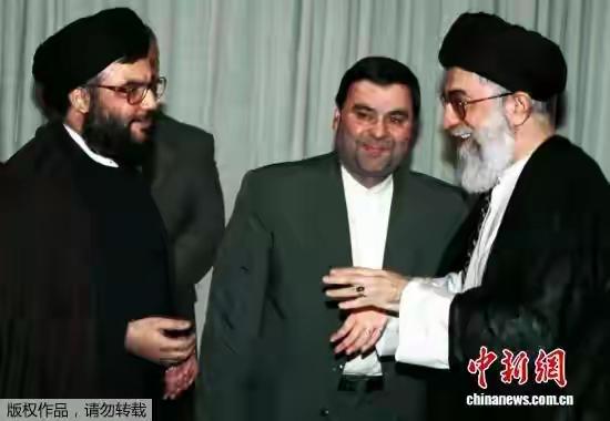 哈梅内伊的笑容可常见，他哭泣的样子很少见，图五他哭了，不知什么事情惹哭了他。如今