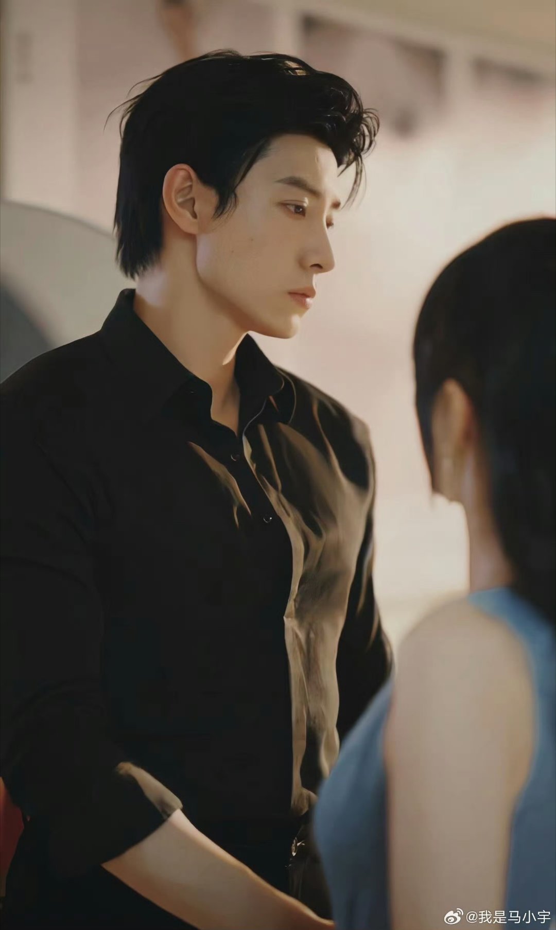 马小宇现场脱衣量肩宽 本女粉直接疯狂心动，马小宇现场脱衣量肩宽也太圈粉了，坦荡又