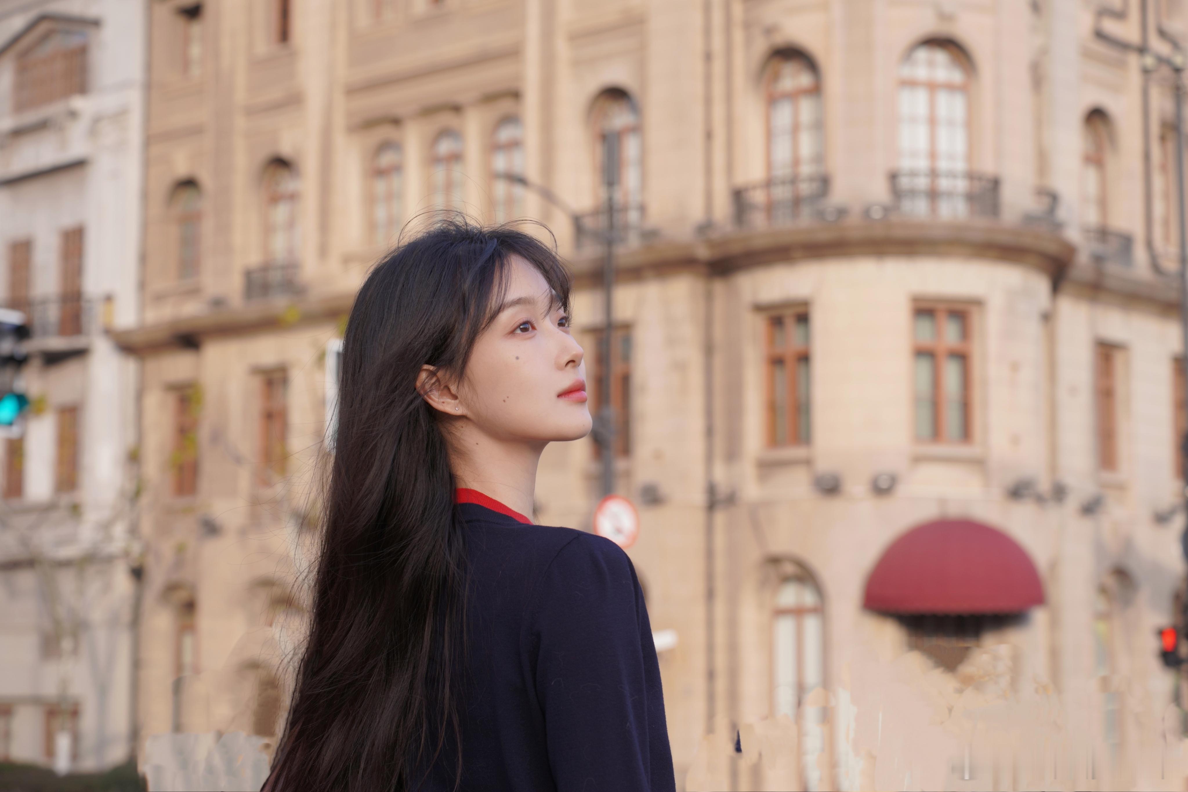 曾经特别喜欢的上海在同一个位置拍游客照四年多了，记录着我来上海的四年时光说不清最