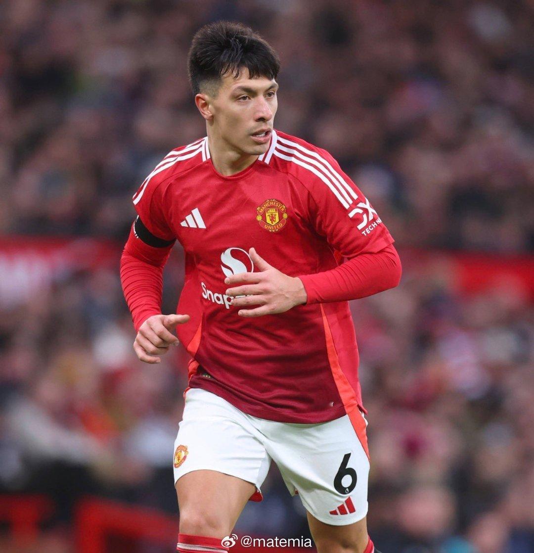 曼联主帅鲁本·阿莫林谈利桑德罗·马丁内斯能否踢中场：“一名聪明的足球运动员可以胜