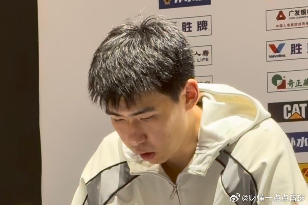 广州龙狮93-85击败山东，徐昕全场9投7中，砍下17分10篮板4盖帽，用一场硬