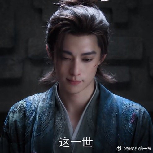 王鹤棣咸鱼飞升原来是宣传新剧呢，我还以为有人蛐蛐王鹤棣呢😂毕竟是一个从四川乐山