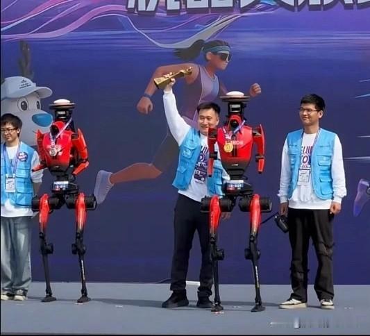 荣耀机器人队力压宇树科技机器人队，登顶北京半程马拉松冠军。我国机器人赛道人才多多