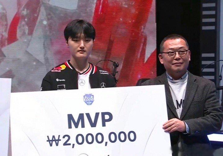 【Peyz斩获K杯决赛FMVP，Peyz泽丽输出高于HLE三C之和】12月14日