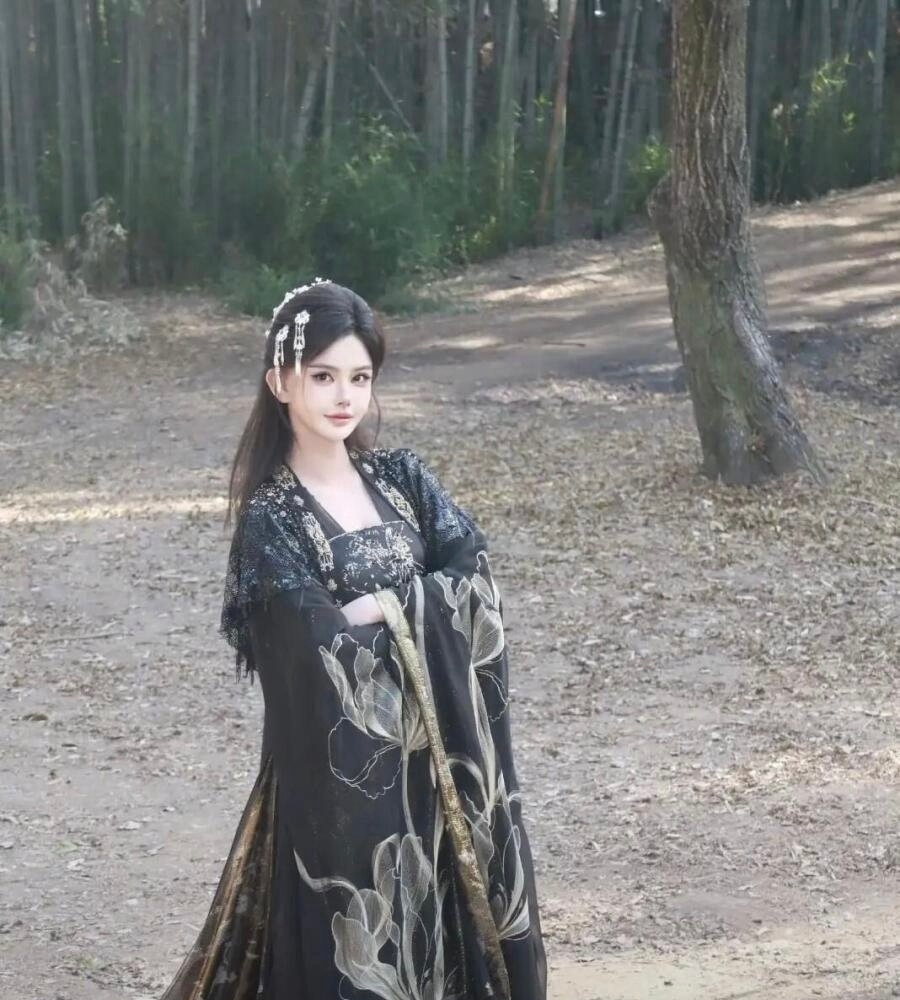 韩安冉公开女儿抚养费数额韩安冉也去演短剧了，这颜值演绝世美人怎么样 