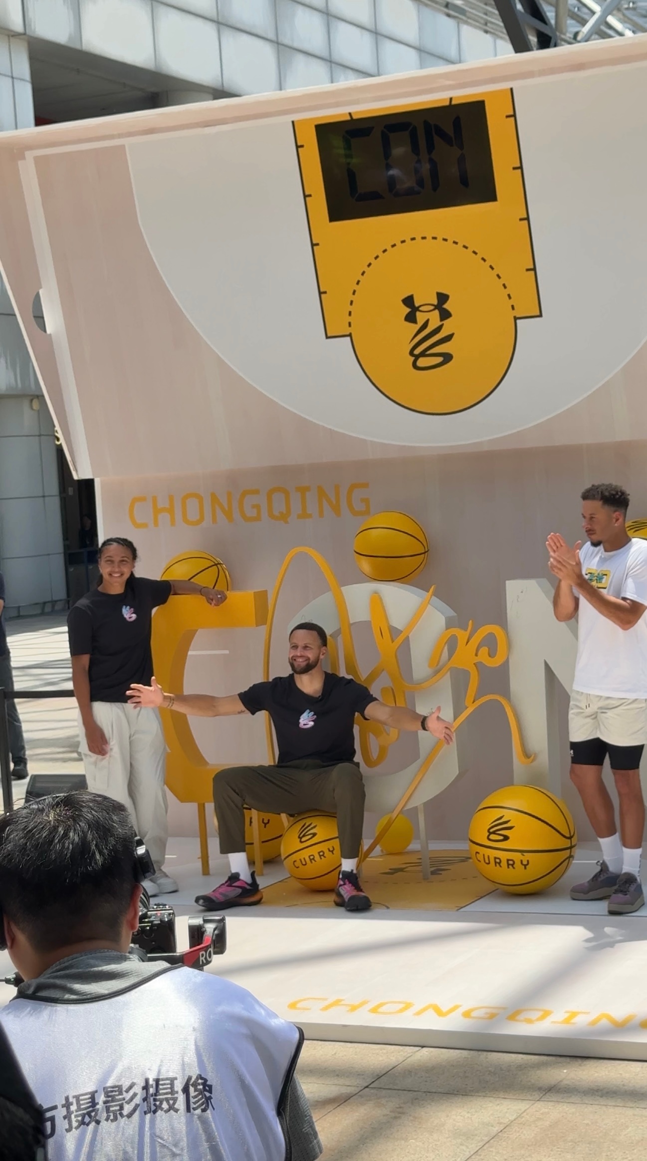 现在的问题是库里和安德玛解约后还会有中国行吗？ 