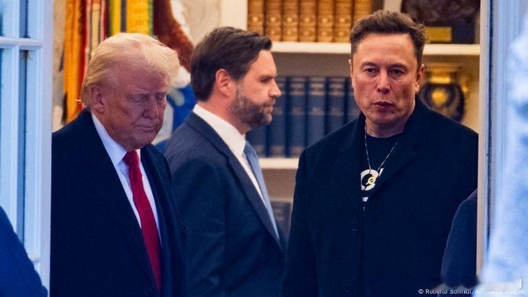 特朗普认为，马斯克之所以背刺，是因为他离开了美丽的白宫，离开了世界权力中心，心态