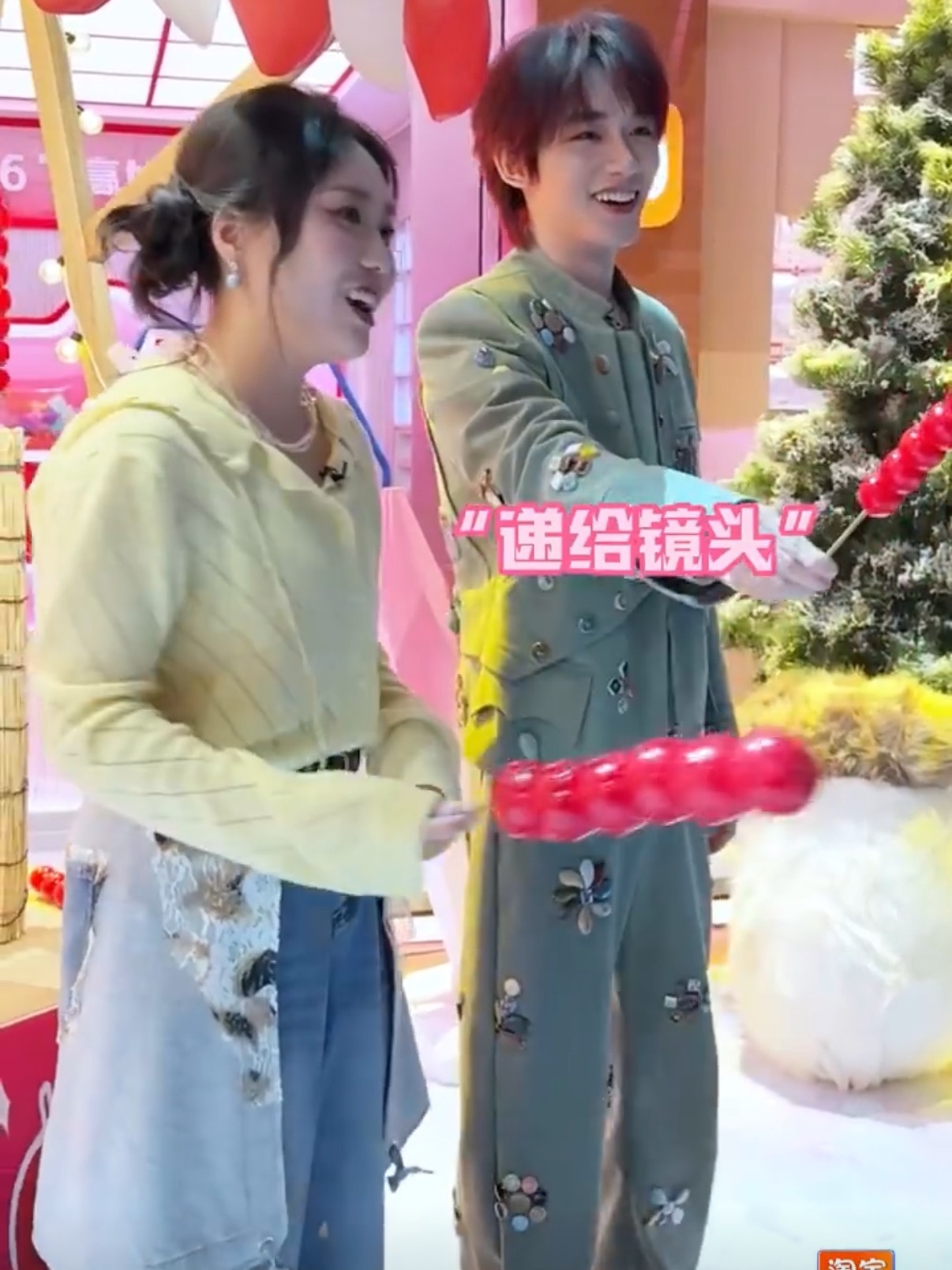 丁程鑫cha高雅人士丁程鑫随地大小练，高雅人士也是说来就来说cha就cha，还给