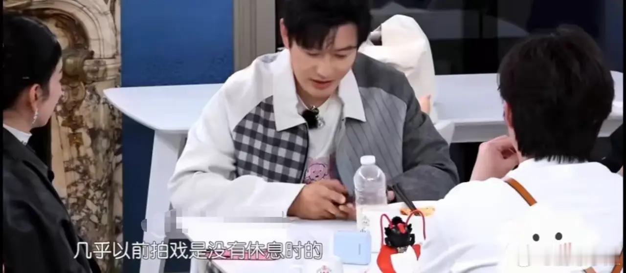 《中餐厅》黄奕感慨以前拍戏和现在拍戏差别好大！说：“我们以前拍戏都没有什么小时约