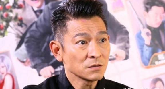 当年，刘德华告四川一家“刘德华板鸭店”侵权，没想到，老板直接怒斥：“又不是你一个