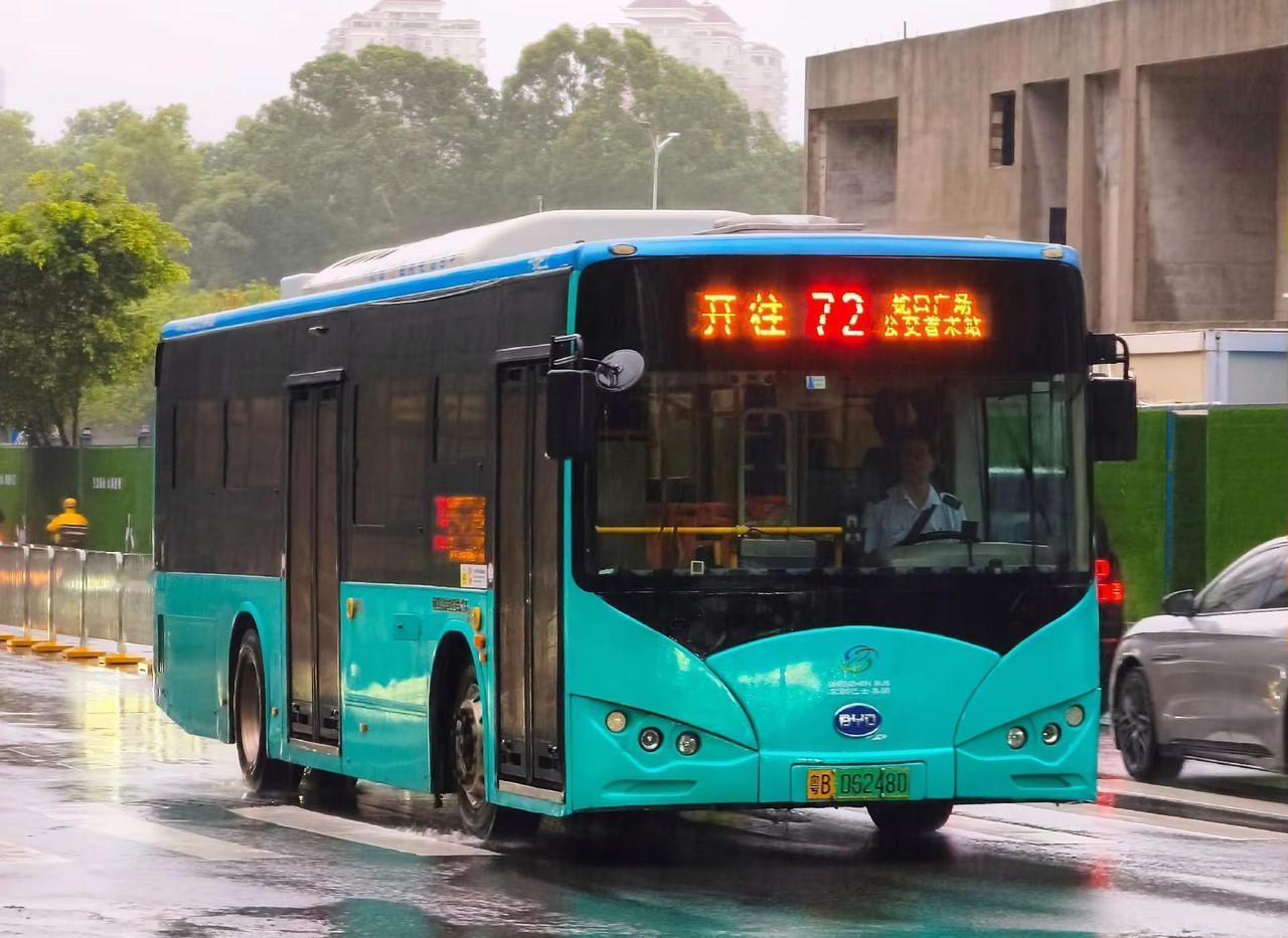 立秋之夜告别集团原色K8。深圳公交 公交车 比亚迪K8 19:07分，06248