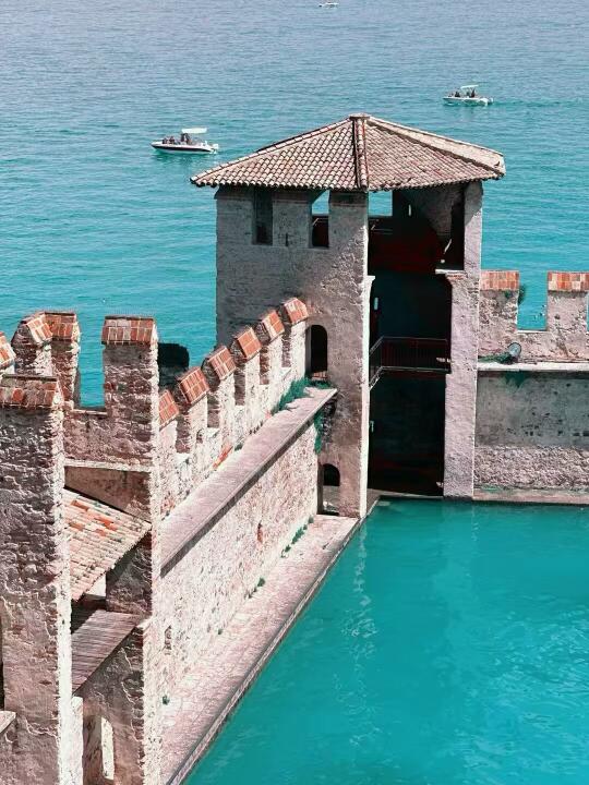 Brescia Sirmione 藏着湖光山色的城堡🏰