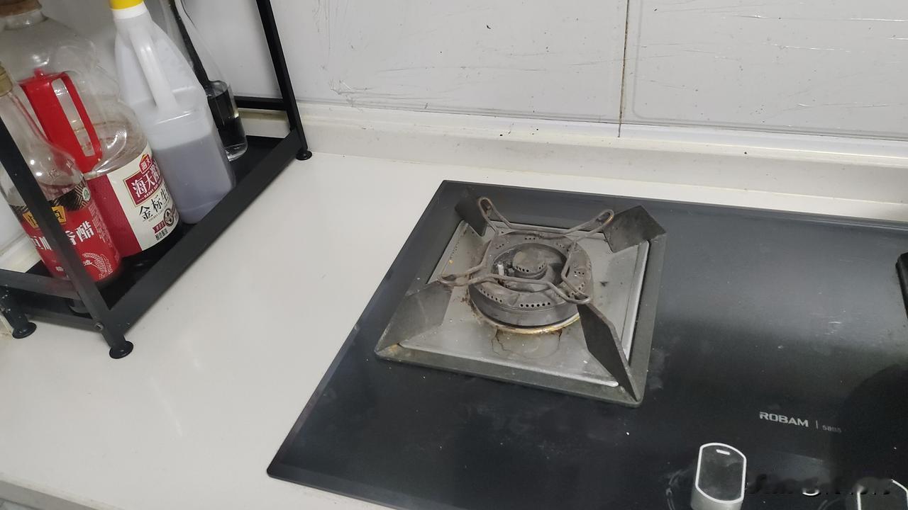 今天上午，老婆做饭时，燃气打不着火，一时半会真没办法……。

早晨还在用，做中饭