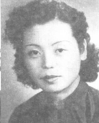 1970 年，陈独秀 58 岁的女儿 陈子美 身绑 5 个空油桶，带着小儿子偷渡