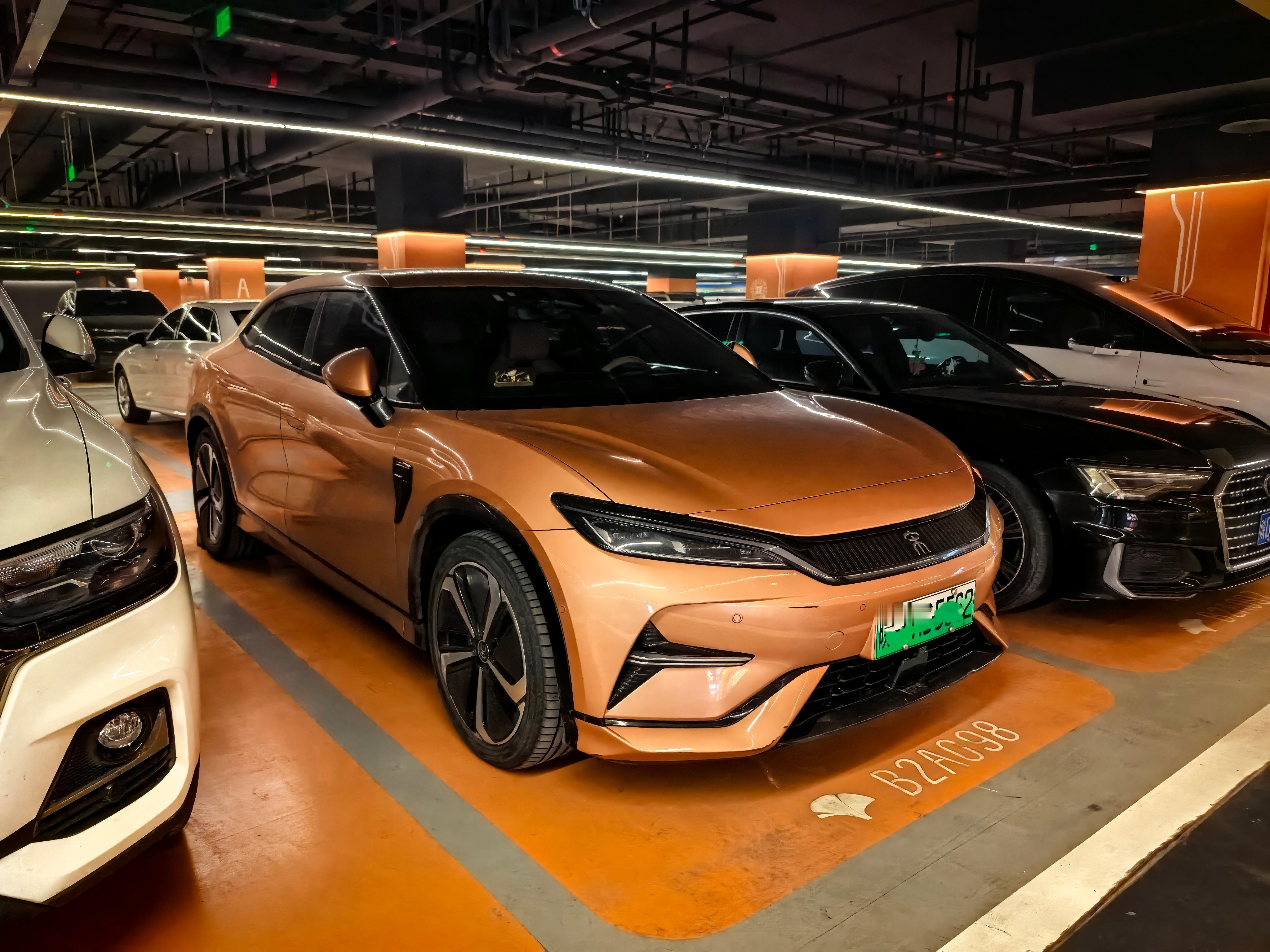 碰见一辆特殊颜色的比亚迪宋L EV，真心很漂亮，之前有人说最美比亚迪，实至名归？