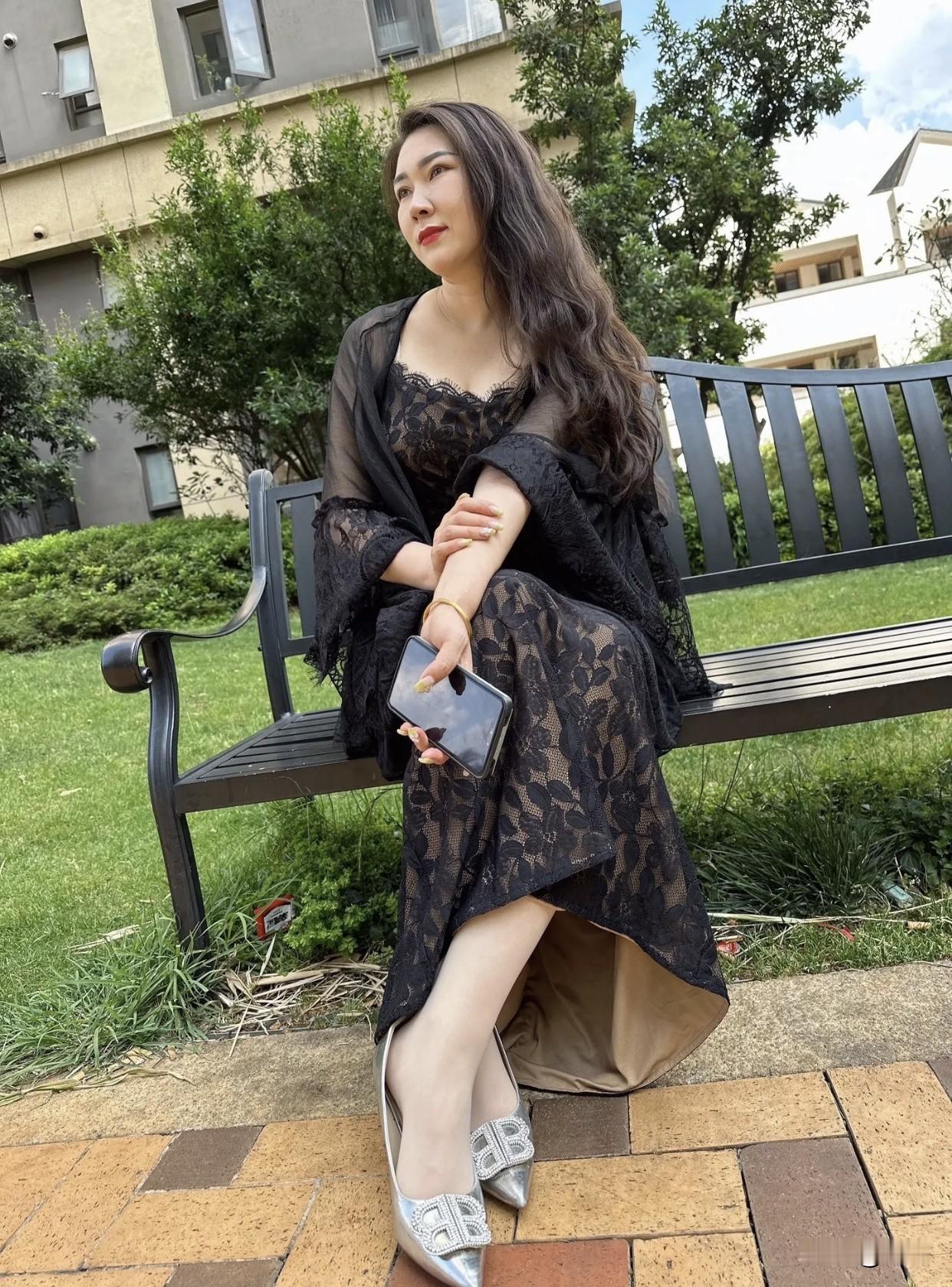 一个四十岁的女人还会有男人喜欢吗四十岁女人有魅力，一是内外兼修，经历生活沉淀，有