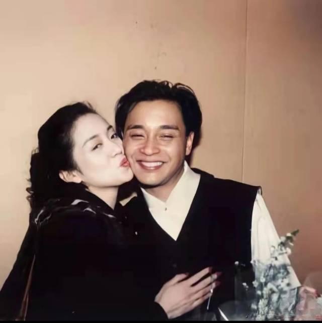 梅艳芳说过："哥哥是我生命中唯一好友。"
 2002年，在梅艳芳入行20周年“极