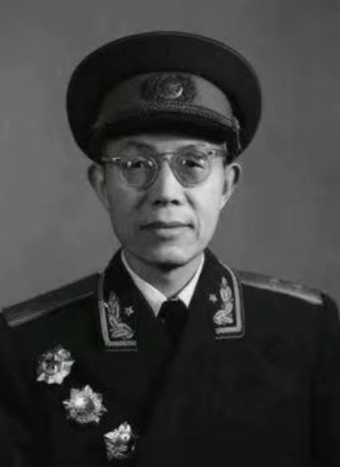 1937年，西路军侦察部长欧阳毅逃亡途中偶遇东北军，对方竟然好酒好菜招待他，欧阳