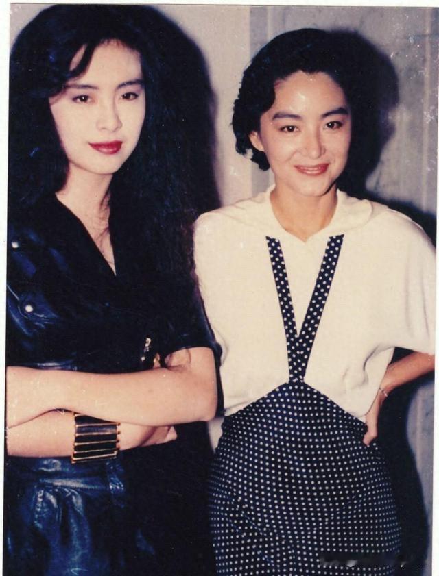 林青霞王祖贤这两个名字放一起就是绝杀啊💥 
一个英气飒爽，一个幽艳入骨，同框即