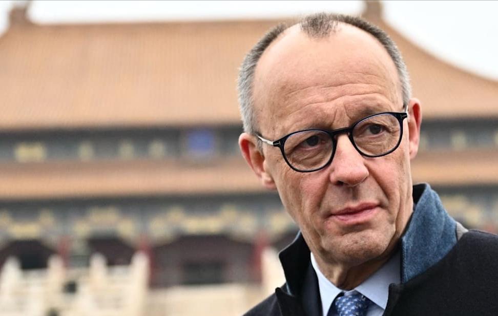 德国人也准备开始加入卷的行列了。
默茨访华后不满德国每周4天工作制
默大爷是真急