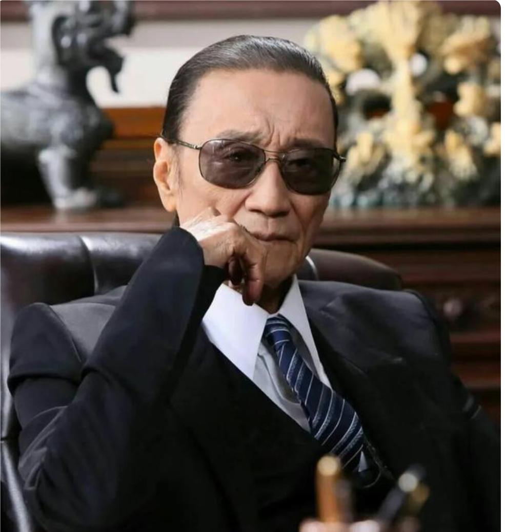 89岁谢贤去世，潇洒一生！5个女人2段婚姻，老了还有年轻貌美的女友。谢贤这辈子算