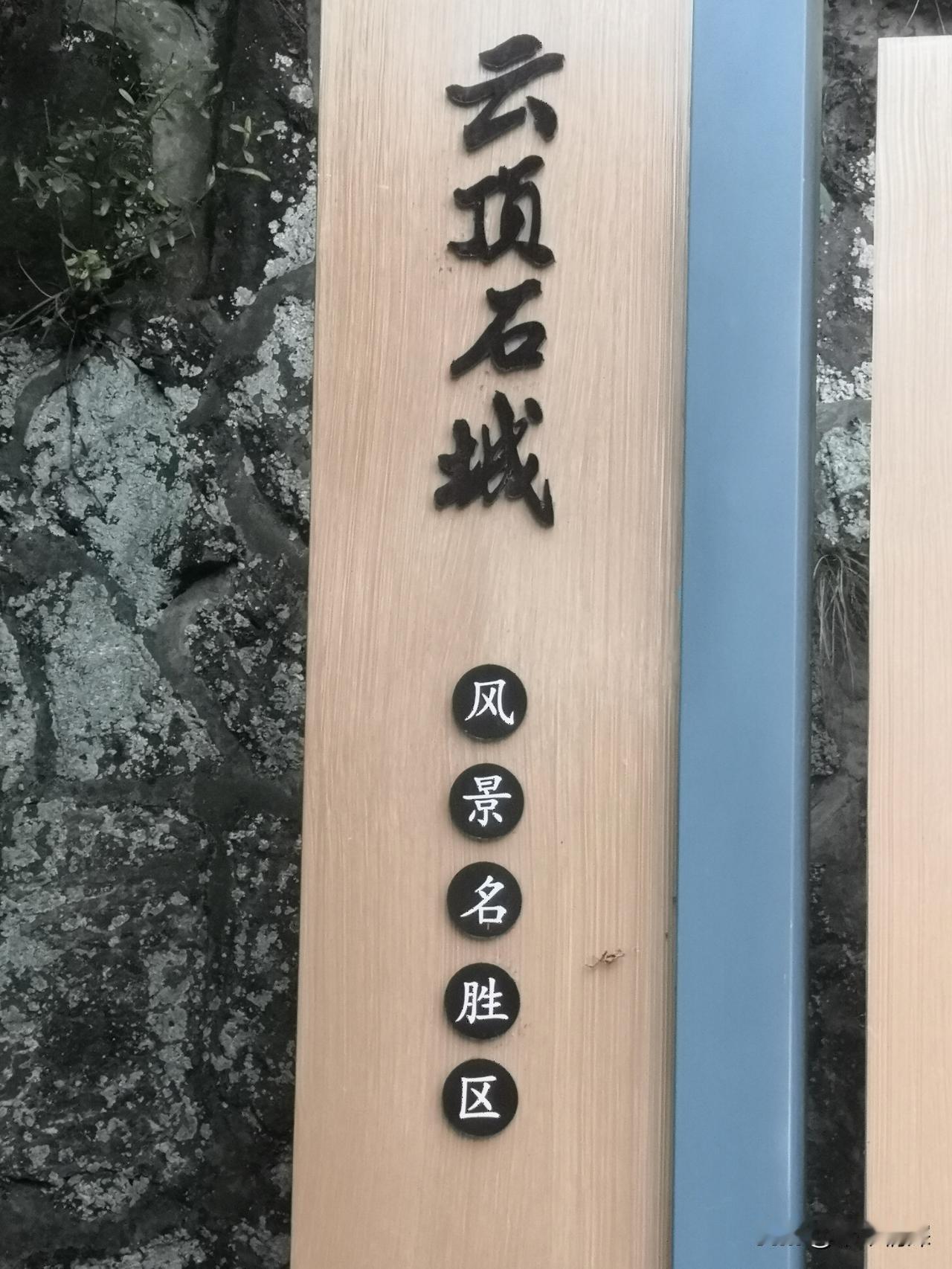 去西藏旅游，路上都可能碰见去西藏旅游的旅游爱好者，有车的都好办，可以在车里面睡觉