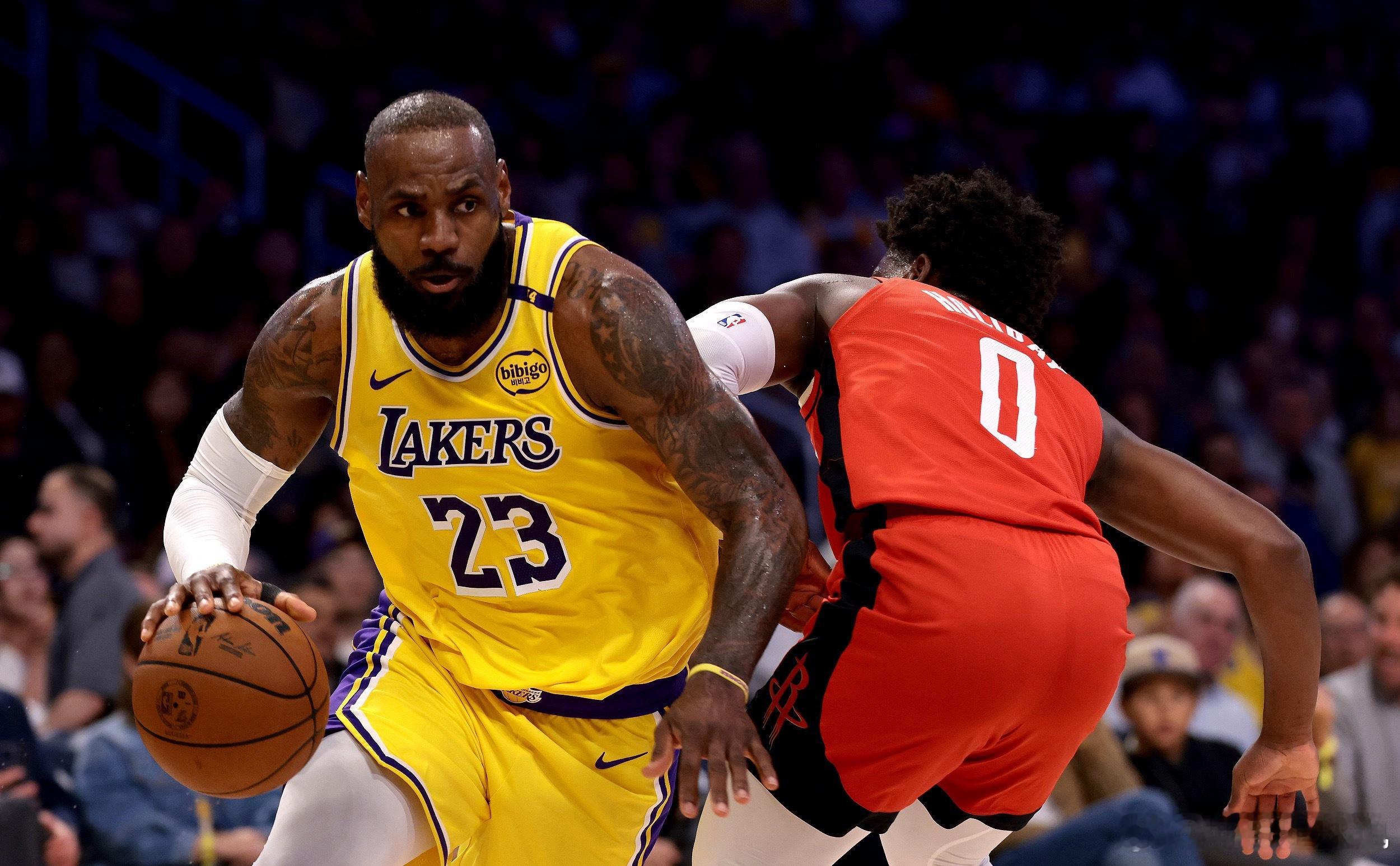 11月19日 NBA常规赛继续进行，湖人主场140-125大胜爵士。詹姆斯本场迎