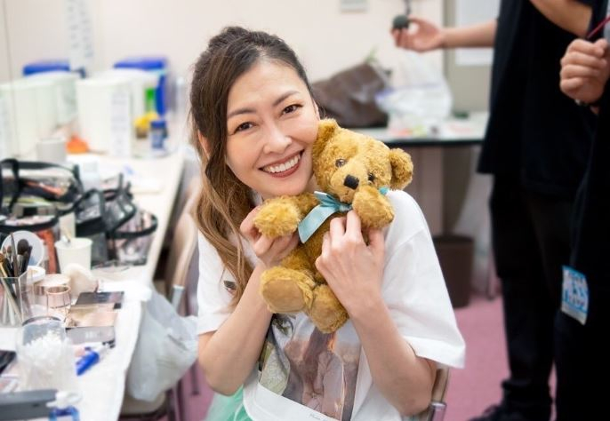 中山美穗官网将永久关闭 中山美穗2024年12月在家中浴室发生意外去世，她的官方