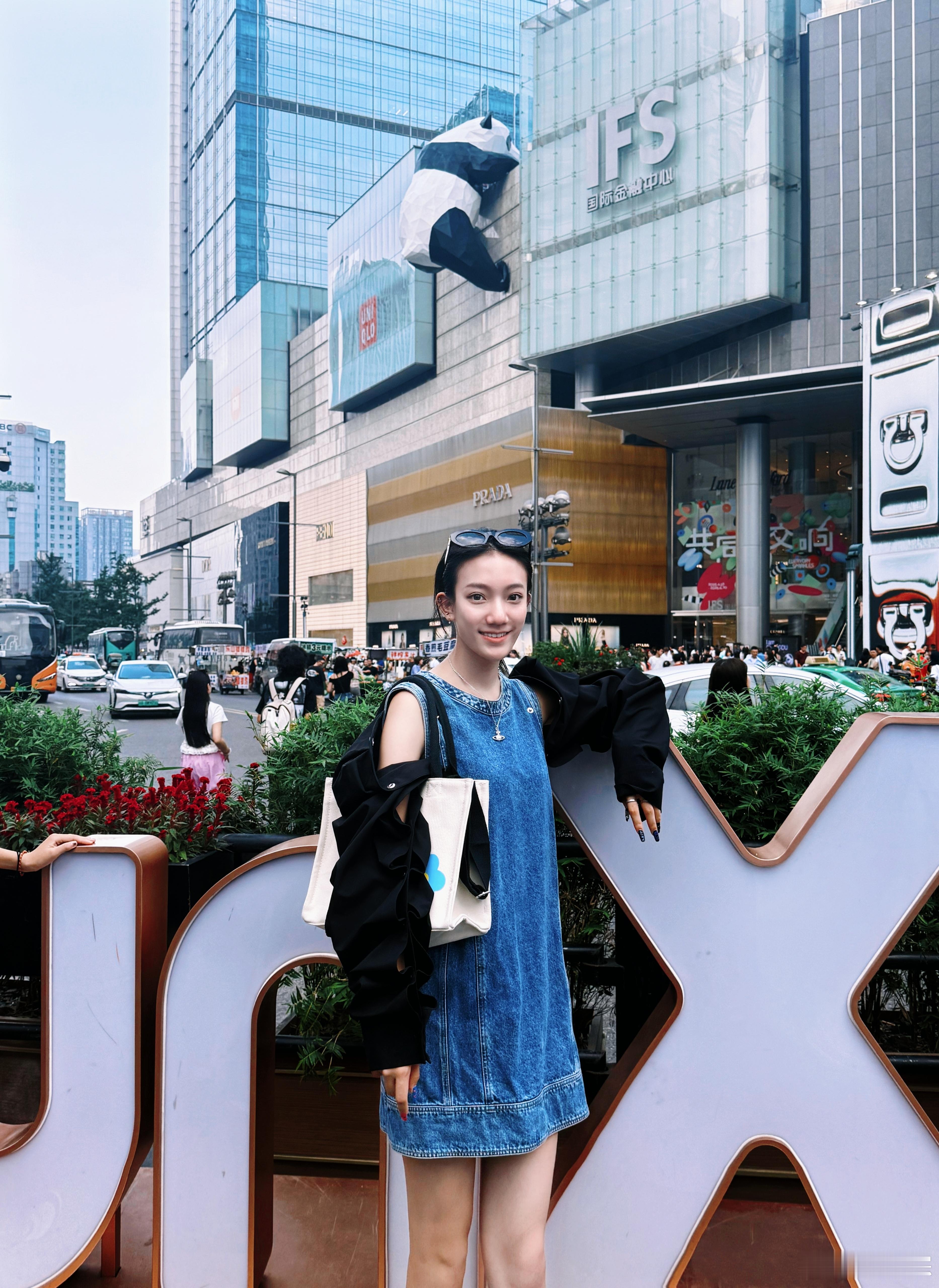 春熙路，太古里逛吃，夜游锦江才知道酒店下面就是安顺廊桥[偷笑] ​​​