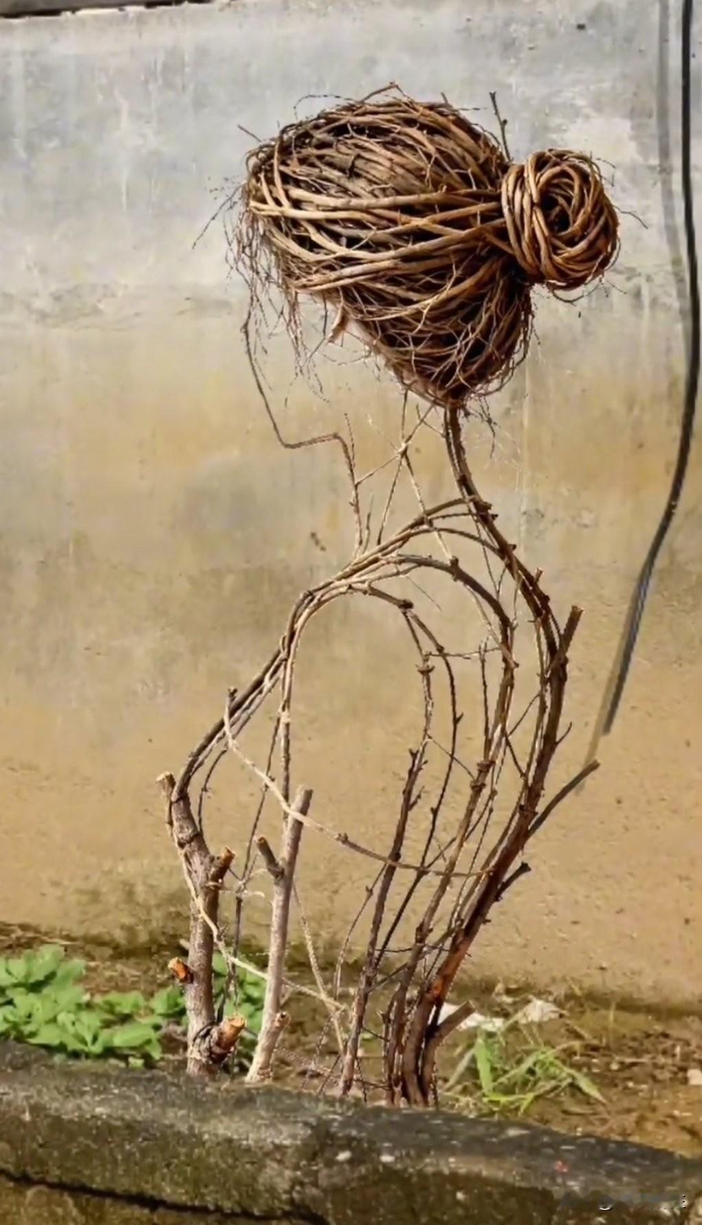 这个艺术感真的太绝了！

在一片枯枝和线条里，生出了无限的美丽和涟漪。