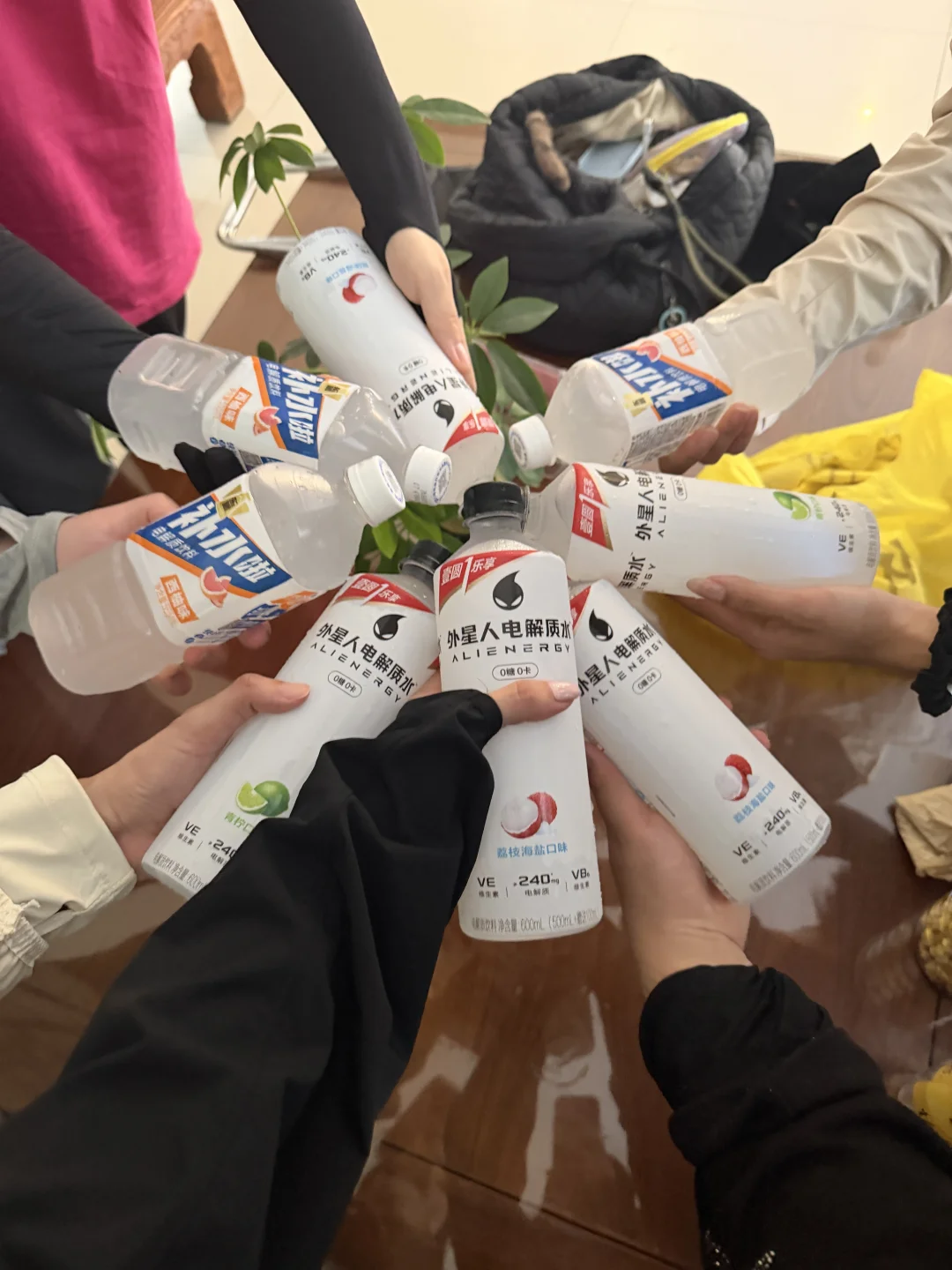 谢谢哥哥大热天送来的水 真及时雨啊[红色心形R][红色心形R][红色心...
