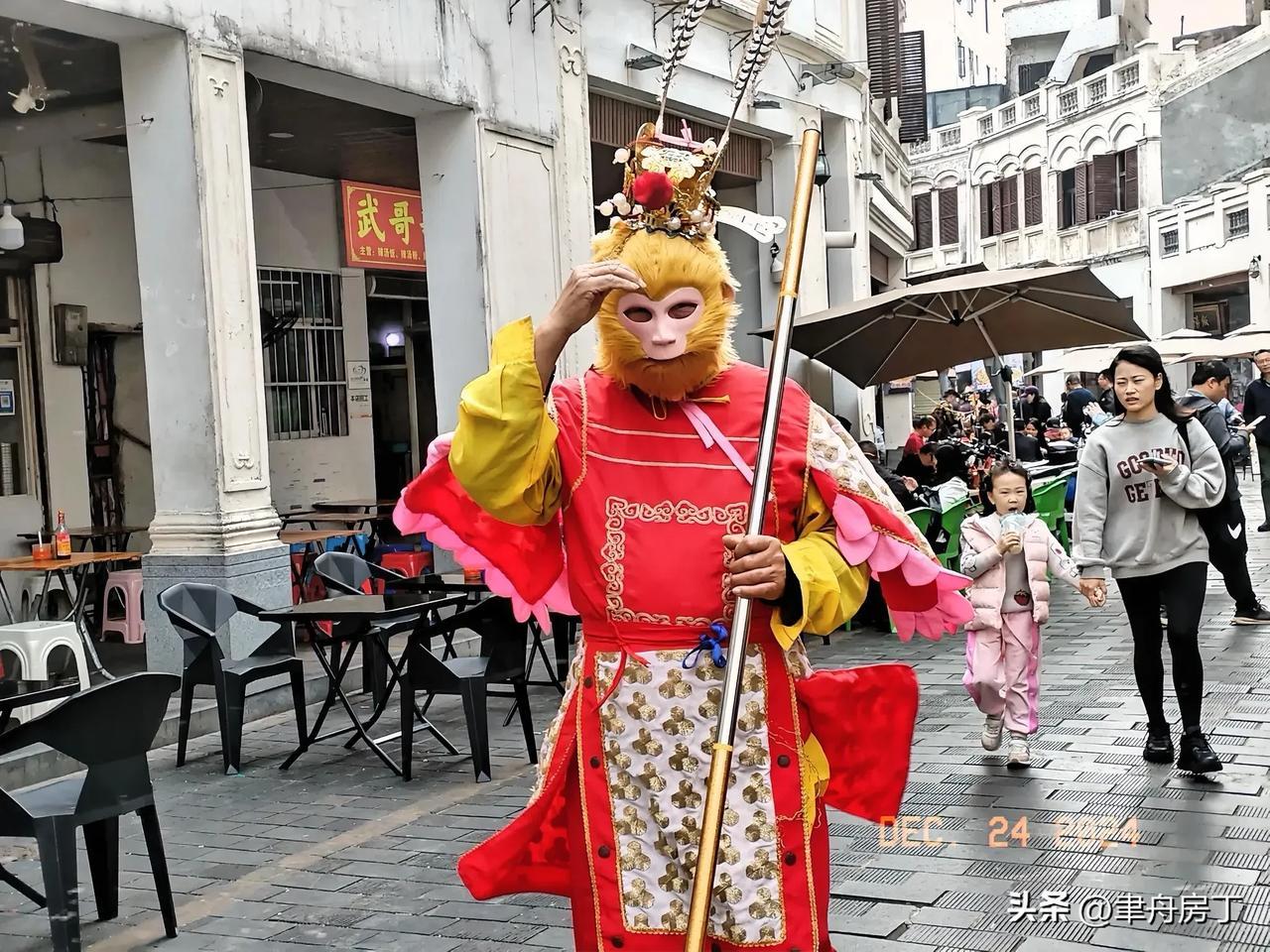 上联：清清楚楚不清楚，求下联？明明白白似明白。